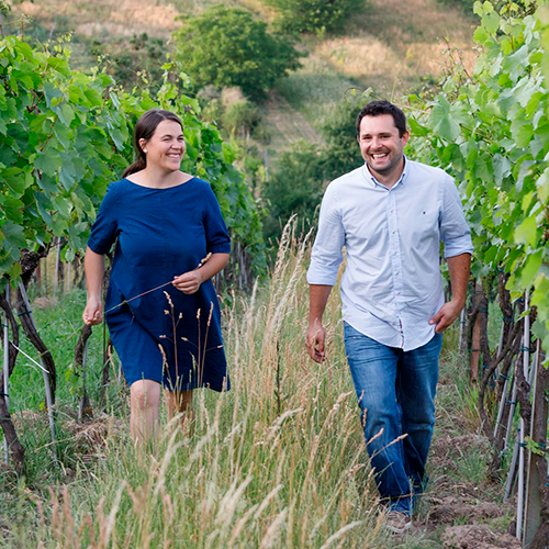 Adrina Gonzalez und Martin Lichtenberger im Biotop Weinberg.